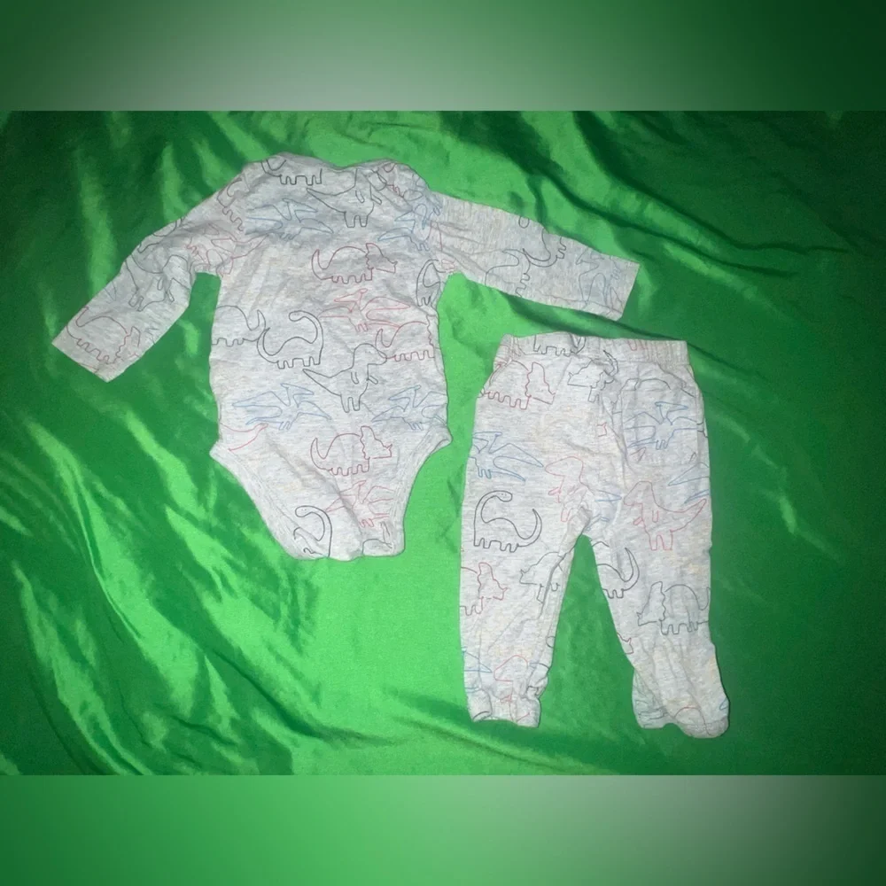 GAP Gray Baby Onesie with Dinosaur Print Pants Set size 6-12 Months